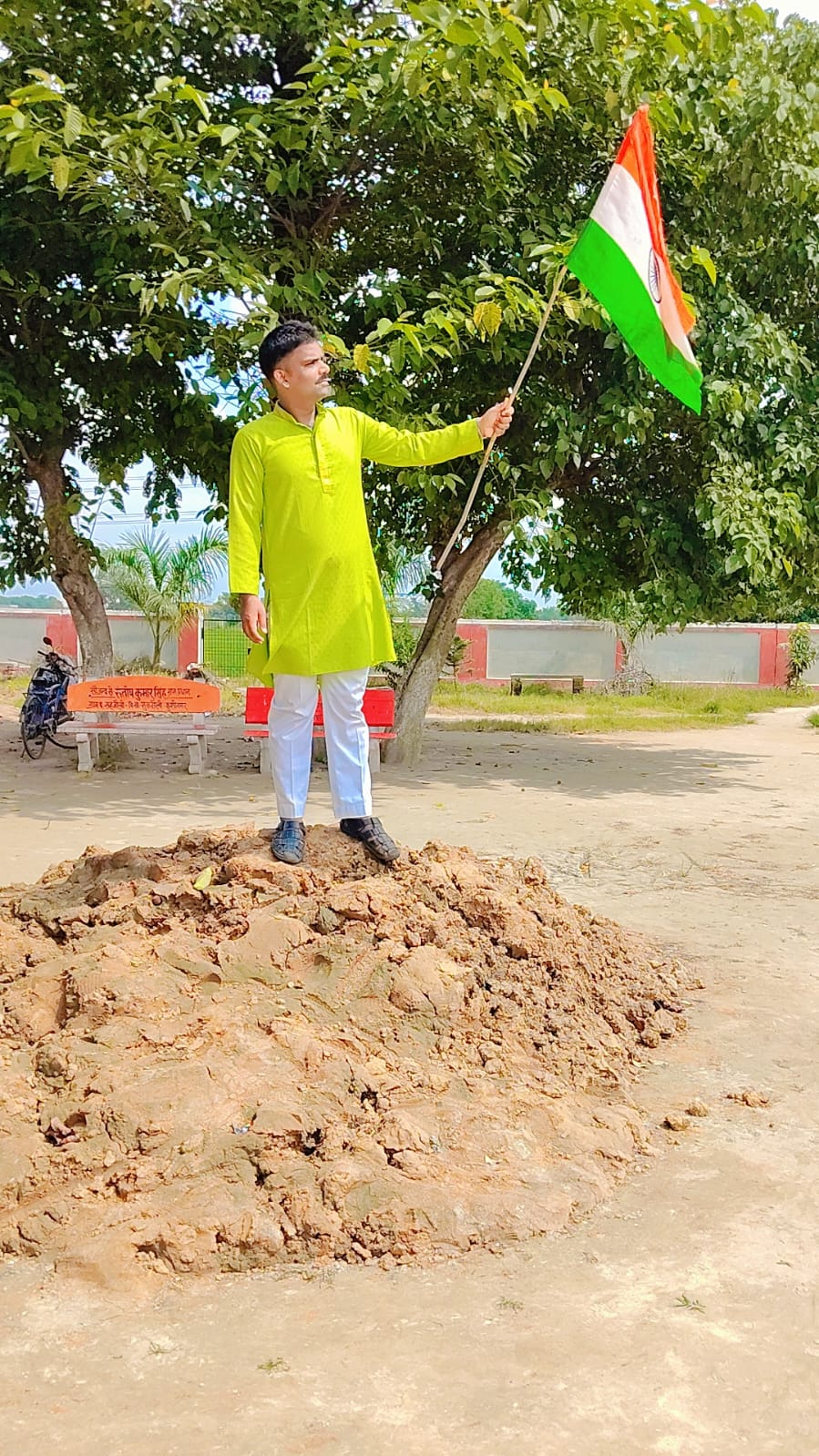 विद्यालय की छात्राएँ